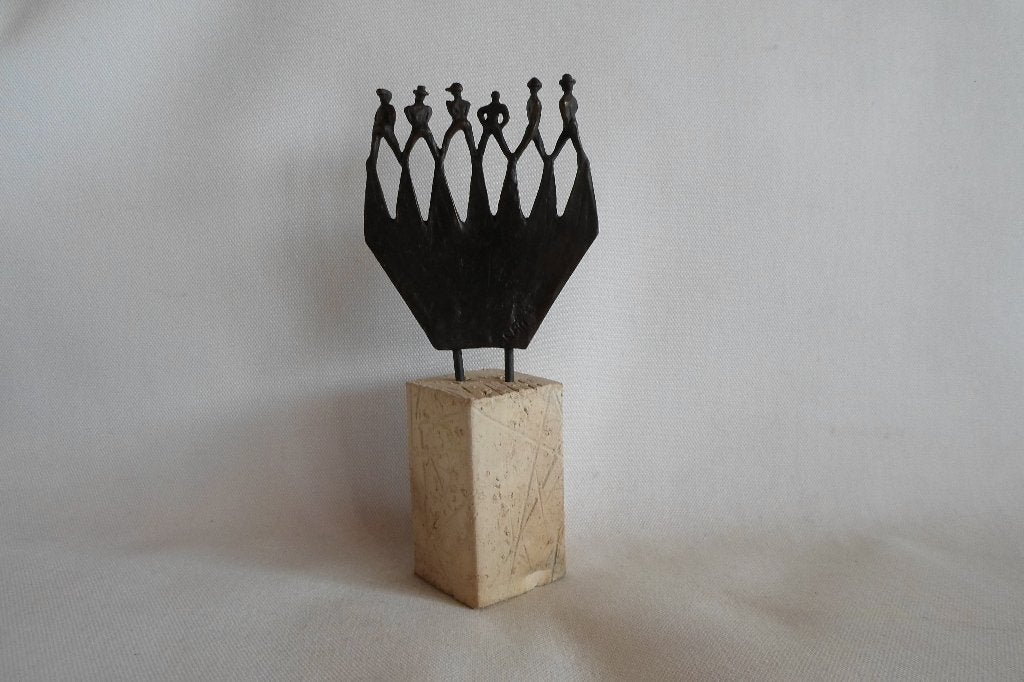 Corry Ammerlaan Beeld Schouder Aan Schouder, Groep mensen, Minder dan 20 cm, Ophalen of Verzenden, Brons