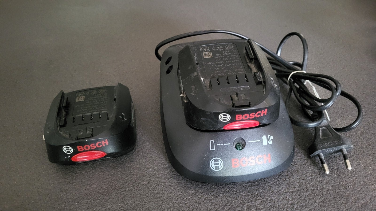 Snellader Bosch met accu's 14,4V 1,5 Ah, Ophalen of Verzenden, Gebruikt, Boor- en Schroefmachine