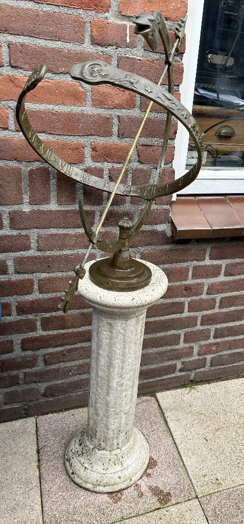 zonnewijzer op betonnen voet voor in de tuin, Ophalen, Gebruikt