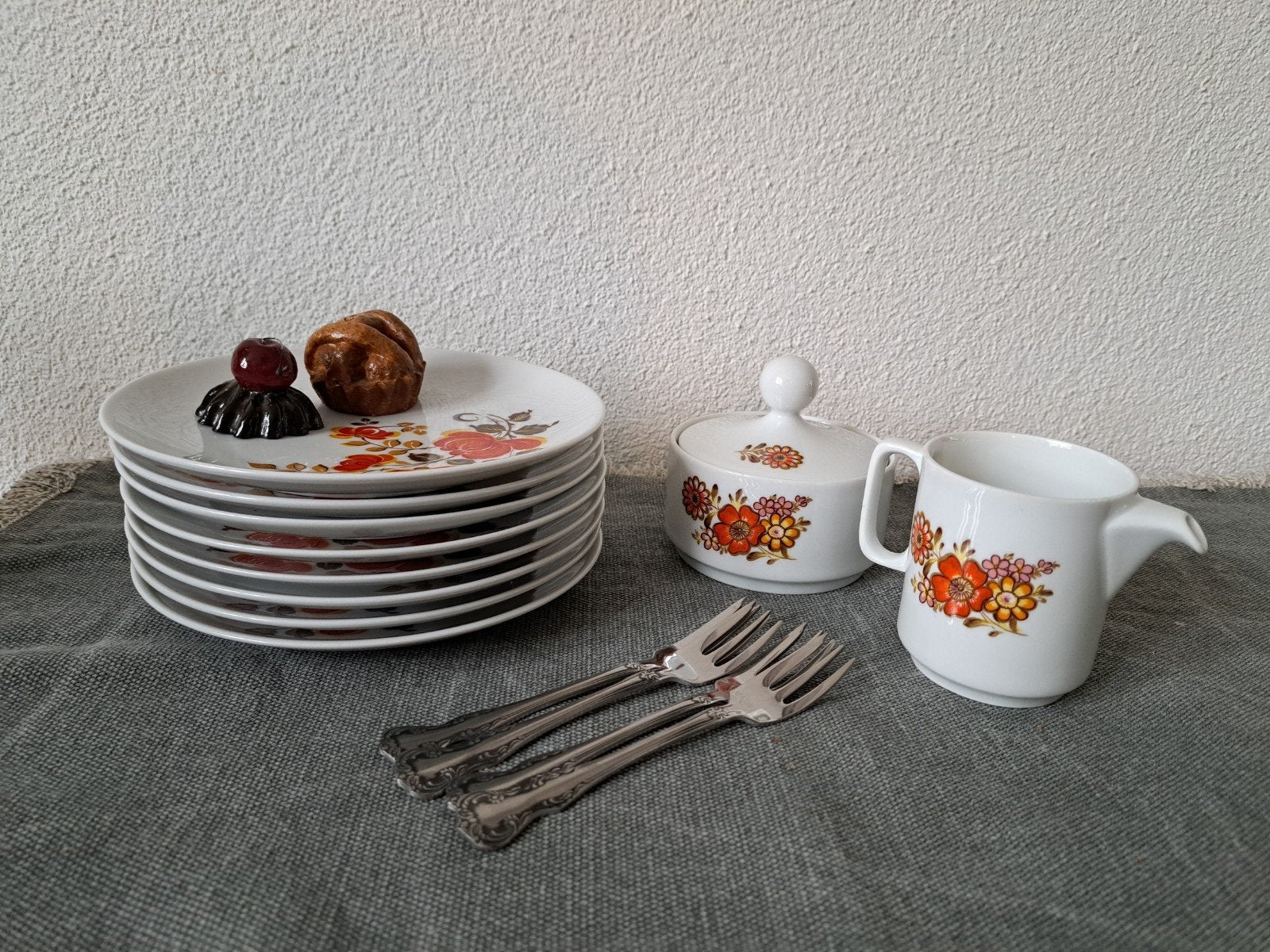 Gebaksbordjes, roomstel oranje gebloemd, gebaksvorkjes pst, Ophalen of Verzenden, Porselein, Overige stijlen