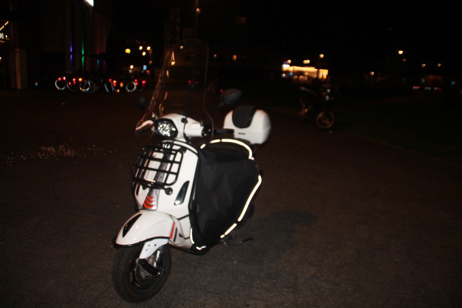 vespa spint 2024 model full option, Fietsen en Brommers, Ophalen of Verzenden, Zo goed als nieuw, Benzine, Overige modellen