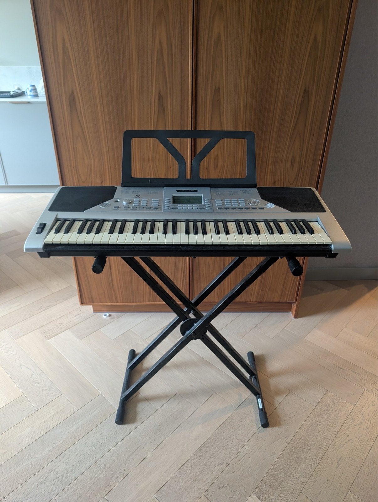FKB-180 Keyboard met standaard, Aanslaggevoelig, Ophalen, Overige merken, 61 toetsen