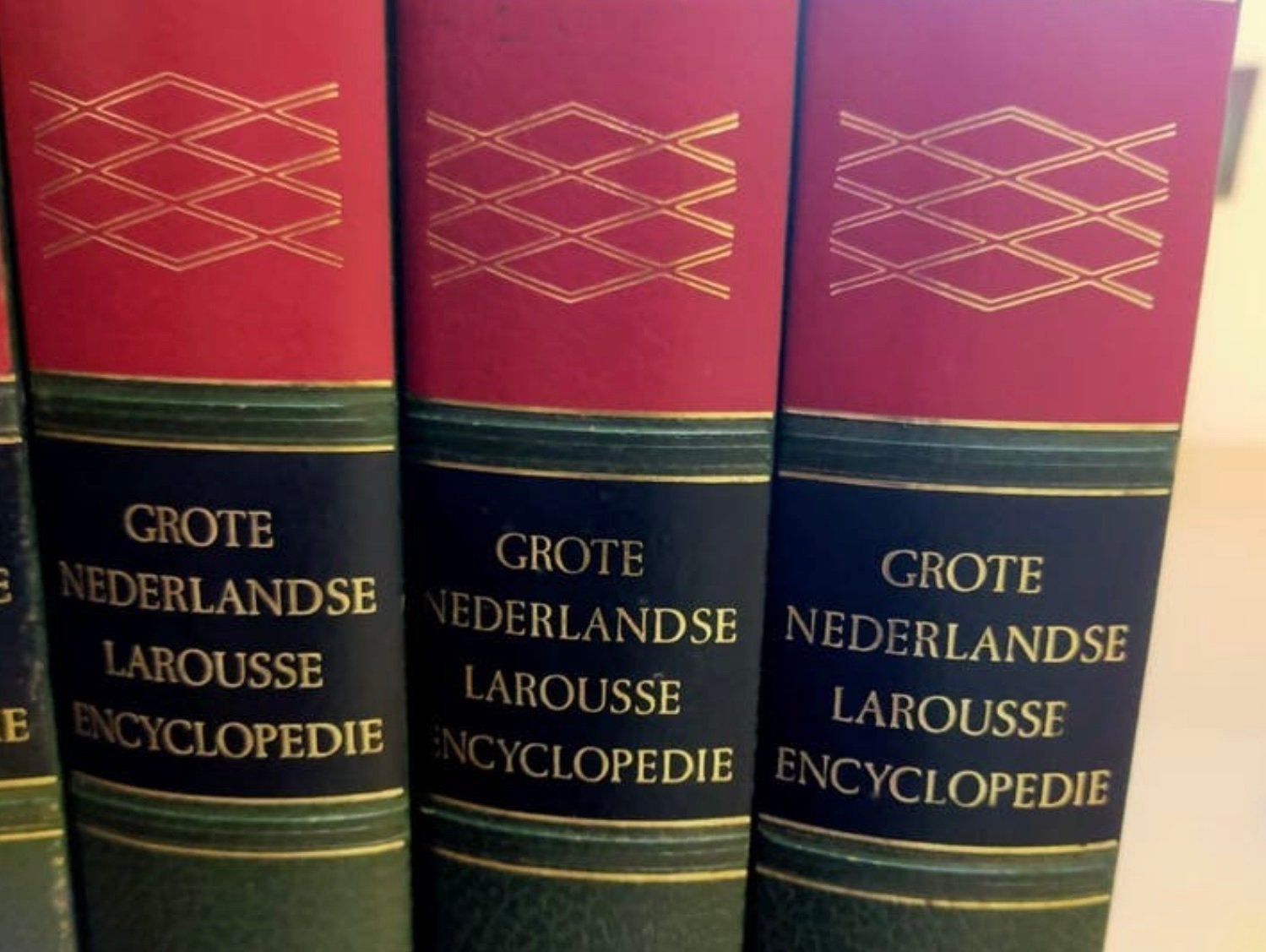 Larousse Encyclopedie 25 delen gratis, Ophalen, Gelezen, Overige onderwerpen, Complete serie
