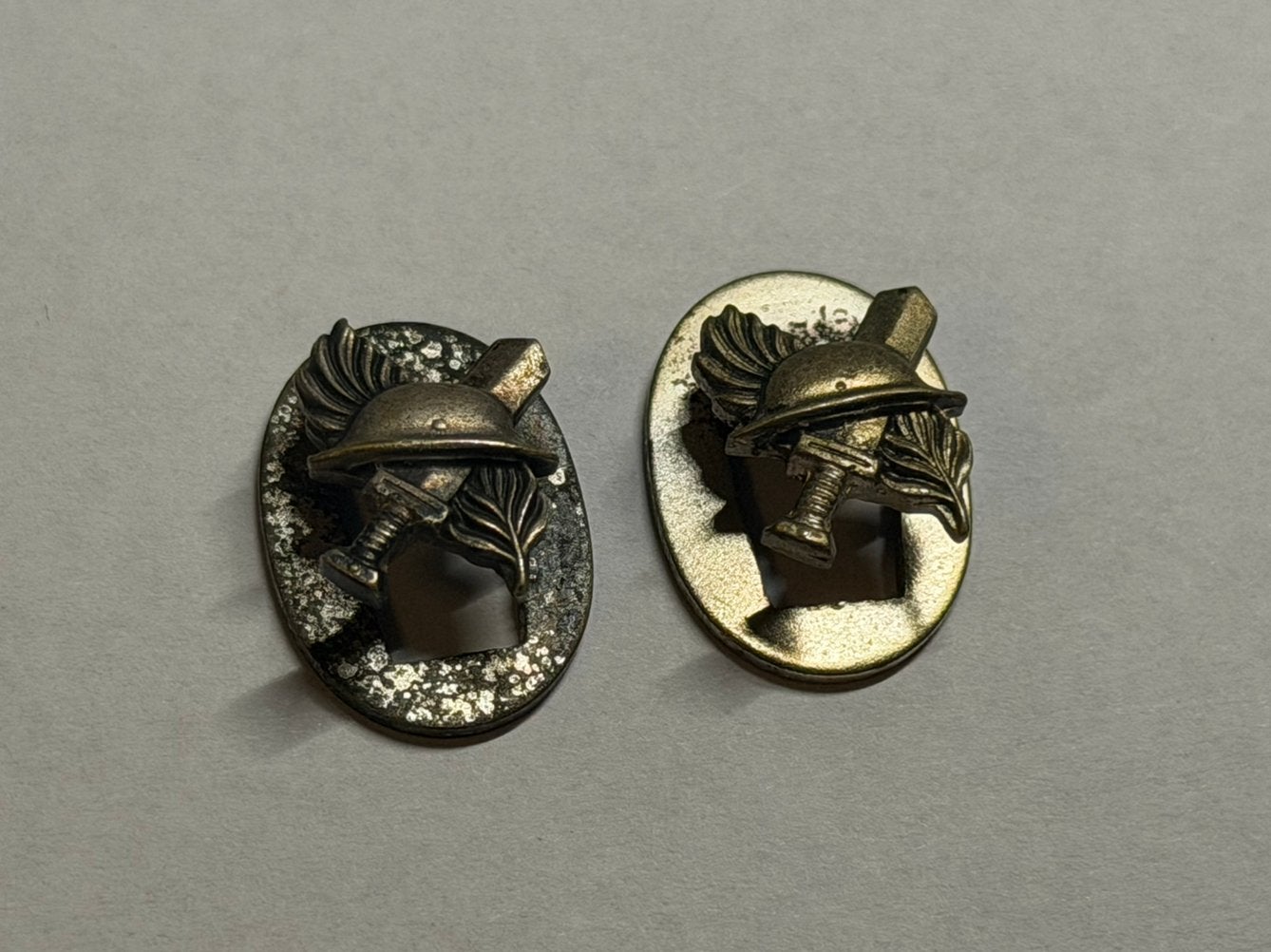 Knil demobilisatie speldjes kon begeer, Verzamelen, Militaria | Algemeen, Verzenden, Landmacht, Nederland, Embleem of Badge