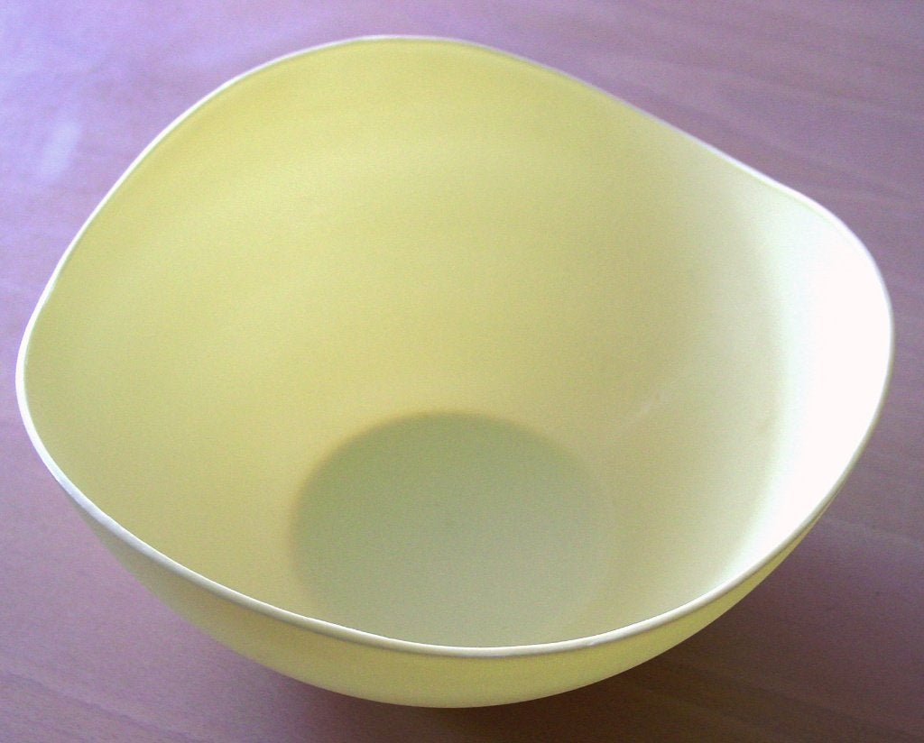 saladeschaal /sla kom inclusief slabestek, PVC, lichtgeel, Kunststof, Ophalen of Verzenden, Zo goed als nieuw, Kom(men)