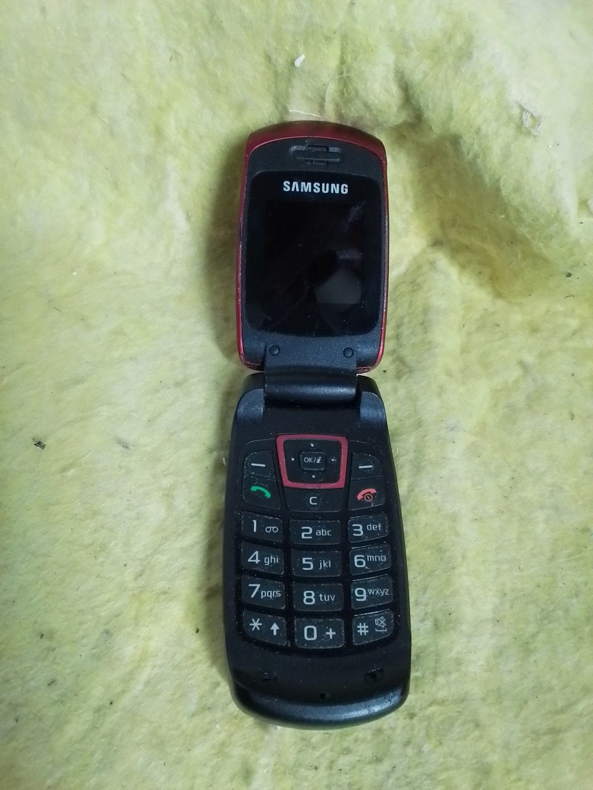 15291) Samsung Klaptelefoon - Rood/Zwart - Gebruikt, Gebruikt, Inklapmodel, Ophalen of Verzenden, Minder dan 3 megapixel