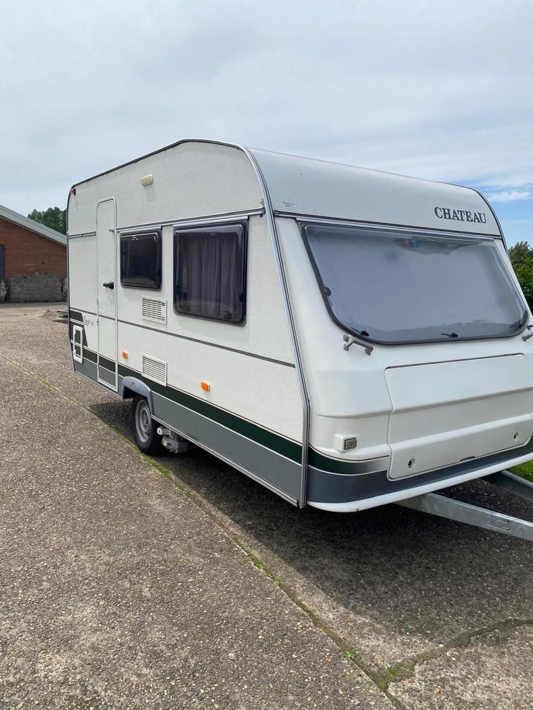 Chateau 403 C, Caravans en Kamperen, Caravans, Chateau, Rondzit, Particulier, 4 tot 5 meter