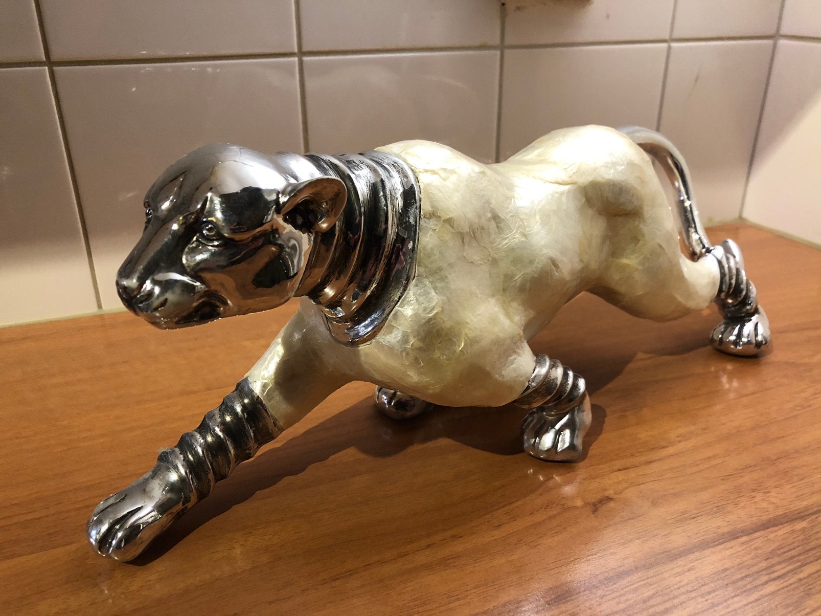Kunst Luipaard met ingelegde parelmoer schelpen "Nieuw", Brocante, Meerkleurig, Overige materialen, Nieuw