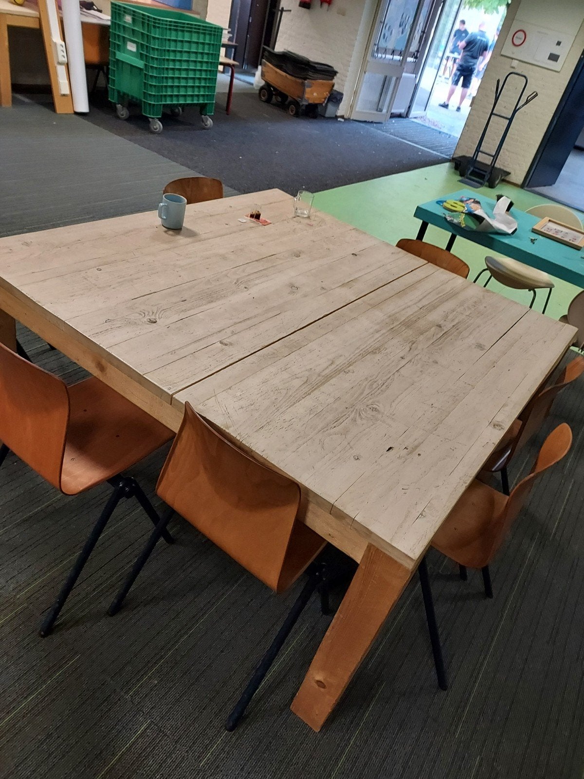 Robuuste houten tafel - 150x150 cm, Huis en Inrichting, Tafels | Eettafels, Ophalen, Gebruikt, 150 tot 200 cm, Vierkant