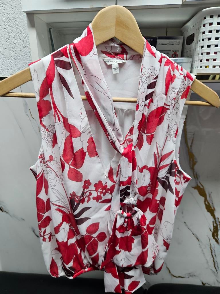 Mooie Guess blouse maat S  .15 eu, Ophalen of Verzenden, Zo goed als nieuw, Zwart
