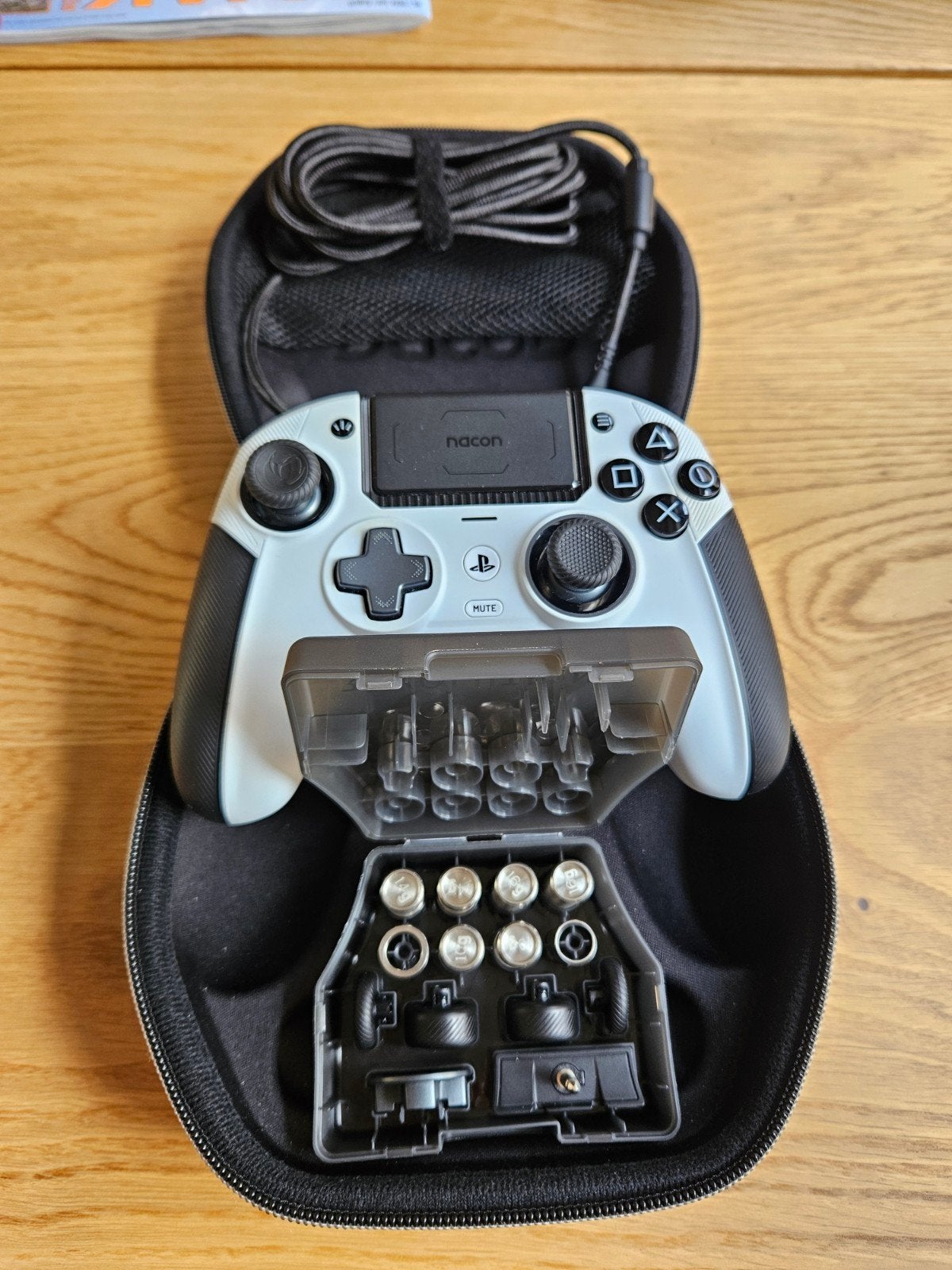 Nacon revolution 5 pro controller compleet, als nieuw, Spelcomputers en Games, Spelcomputers | Sony PlayStation Consoles | Accessoires