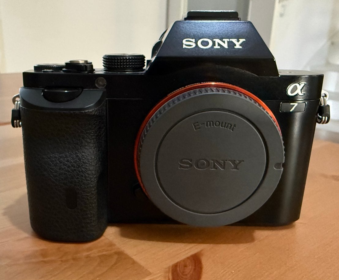 Sony A7 Mk1 (<4500) + 2 extra batteries, Ophalen, Zo goed als nieuw, Sony, Geen optische zoom