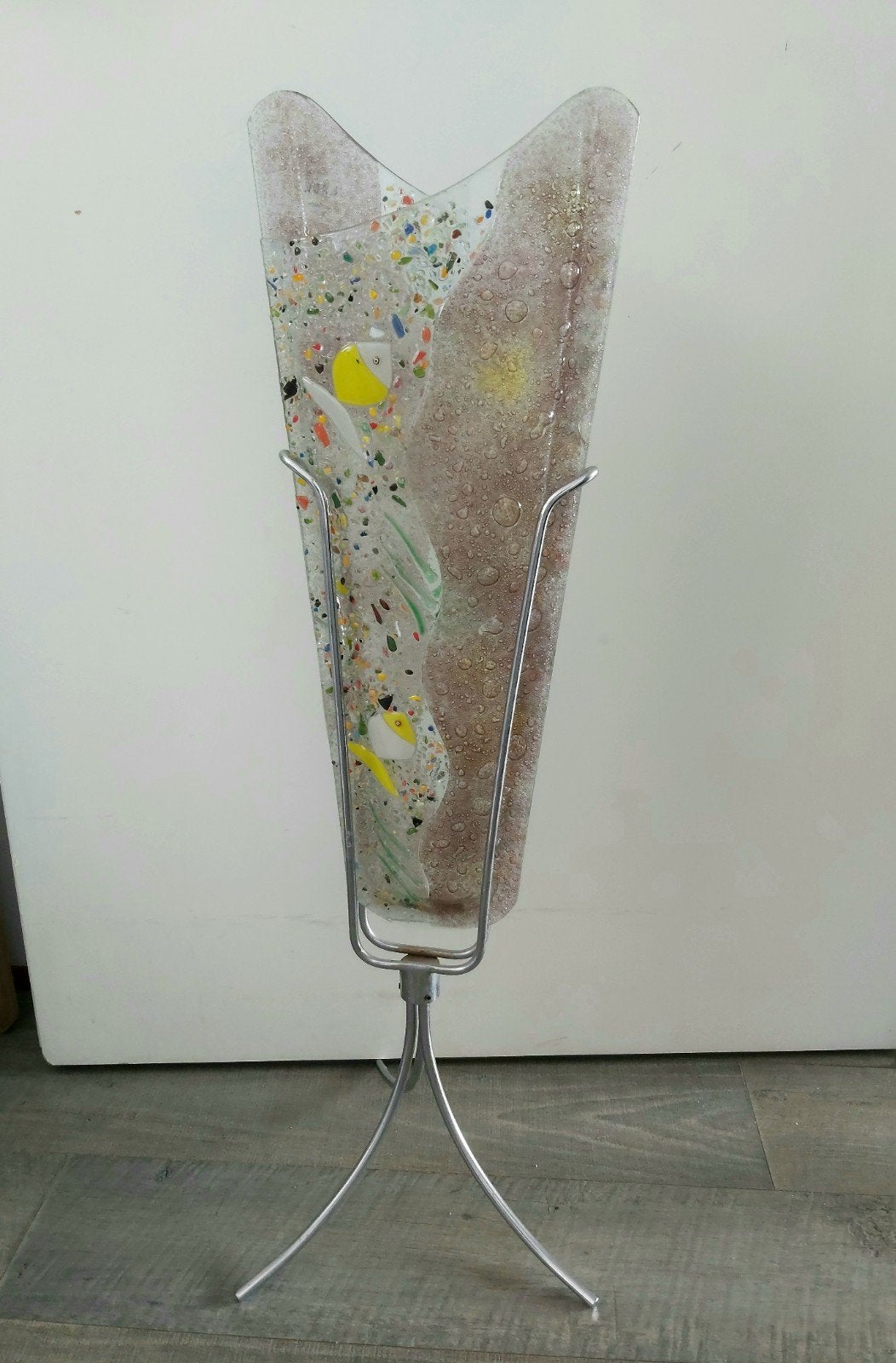 Prachtige glazen vaas op standaard glasfusion, Ophalen, Zo goed als nieuw