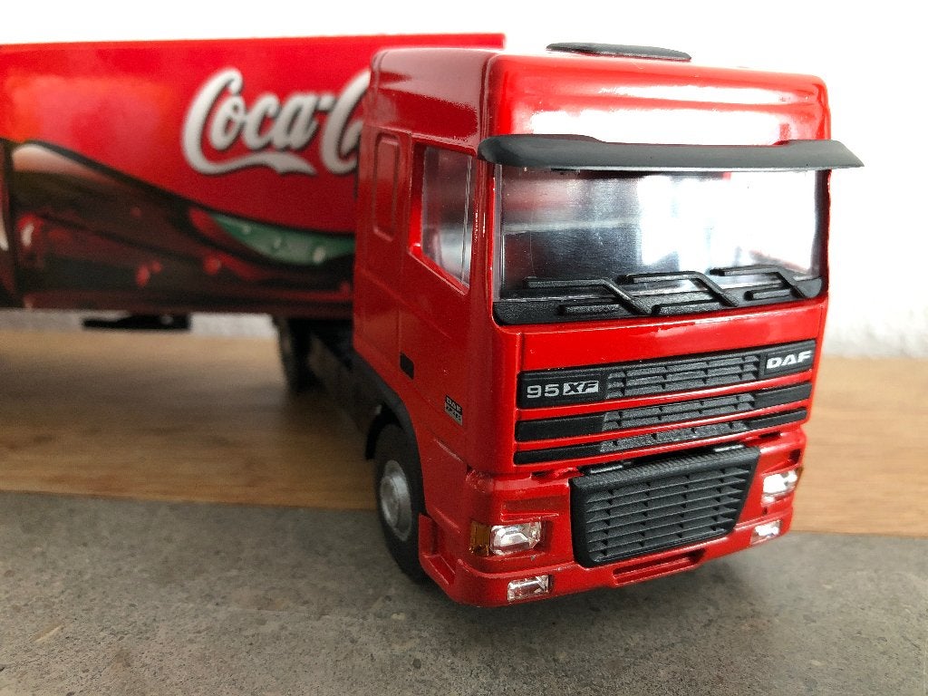 Mdl.004 / DAF 95XF "Coca-Cola" botle Kerst-Truck, Hobby en Vrije tijd, Modelauto's | 1:43, Ophalen of Verzenden, Zo goed als nieuw