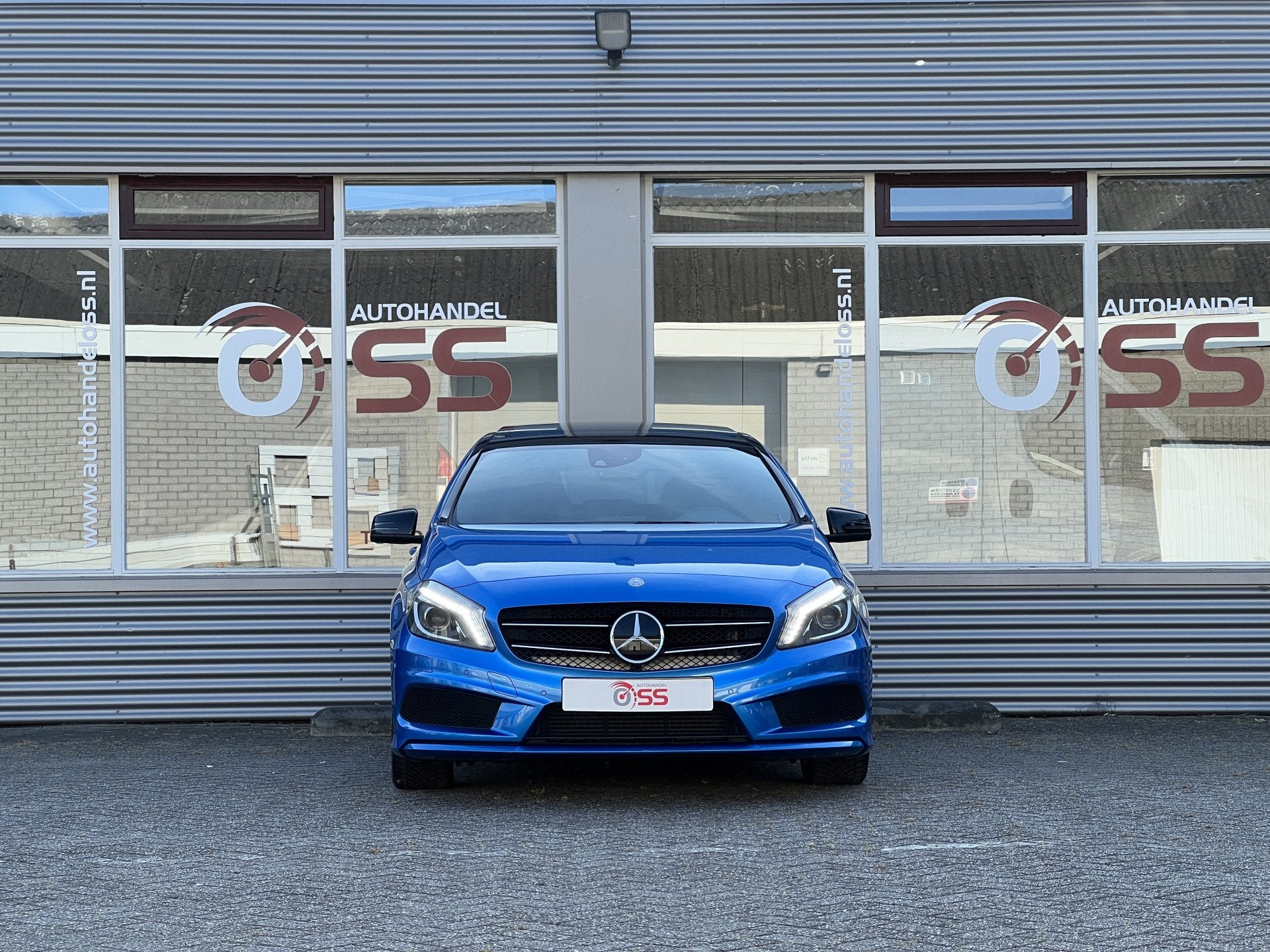 Mercedes-Benz A-Klasse A200 Prestige AMG | PANO | AUTOMAAT |, Auto's, Gebruikt, Blauw, Bedrijf, Automatische klimaatregeling