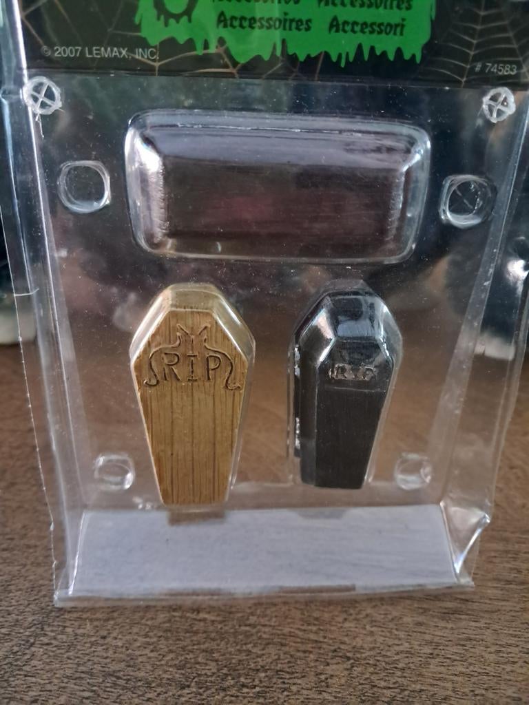 Lemax spooky town coffins, Ophalen, Nieuw