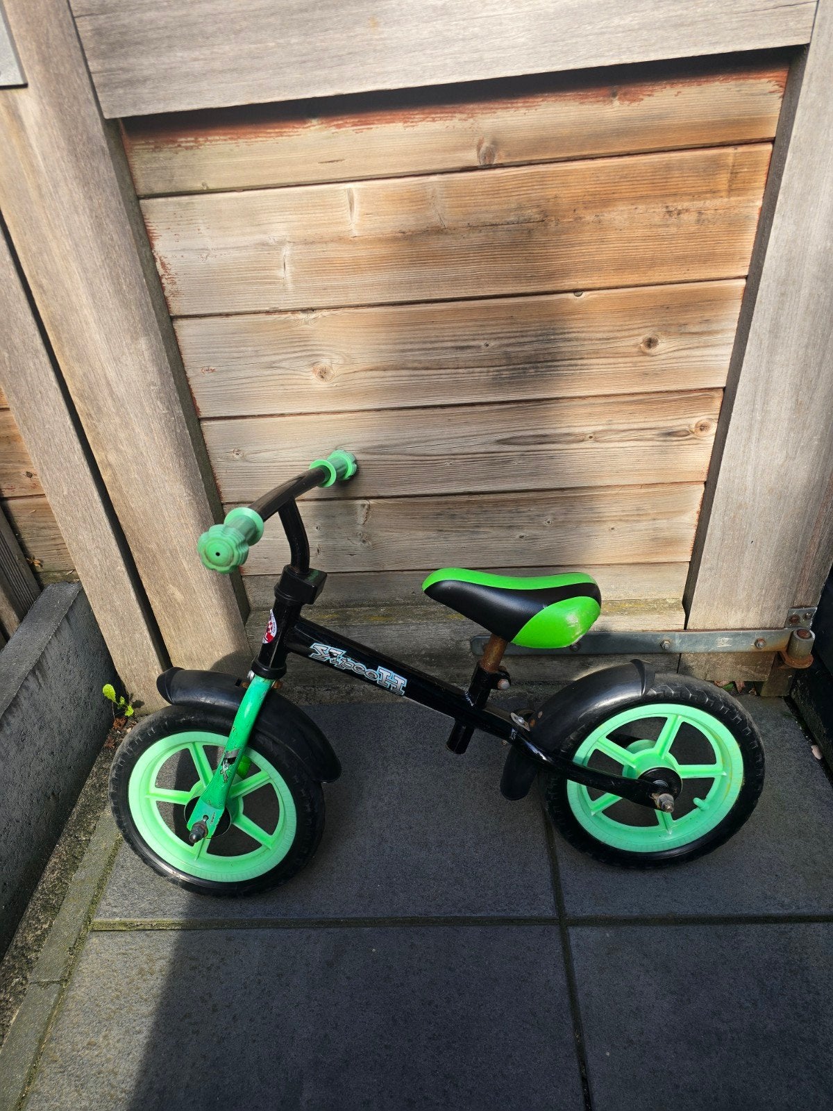 Loopfiets zwart/groen - Ideaal voor de kleintjes!, Ophalen, Gebruikt, Loopfiets