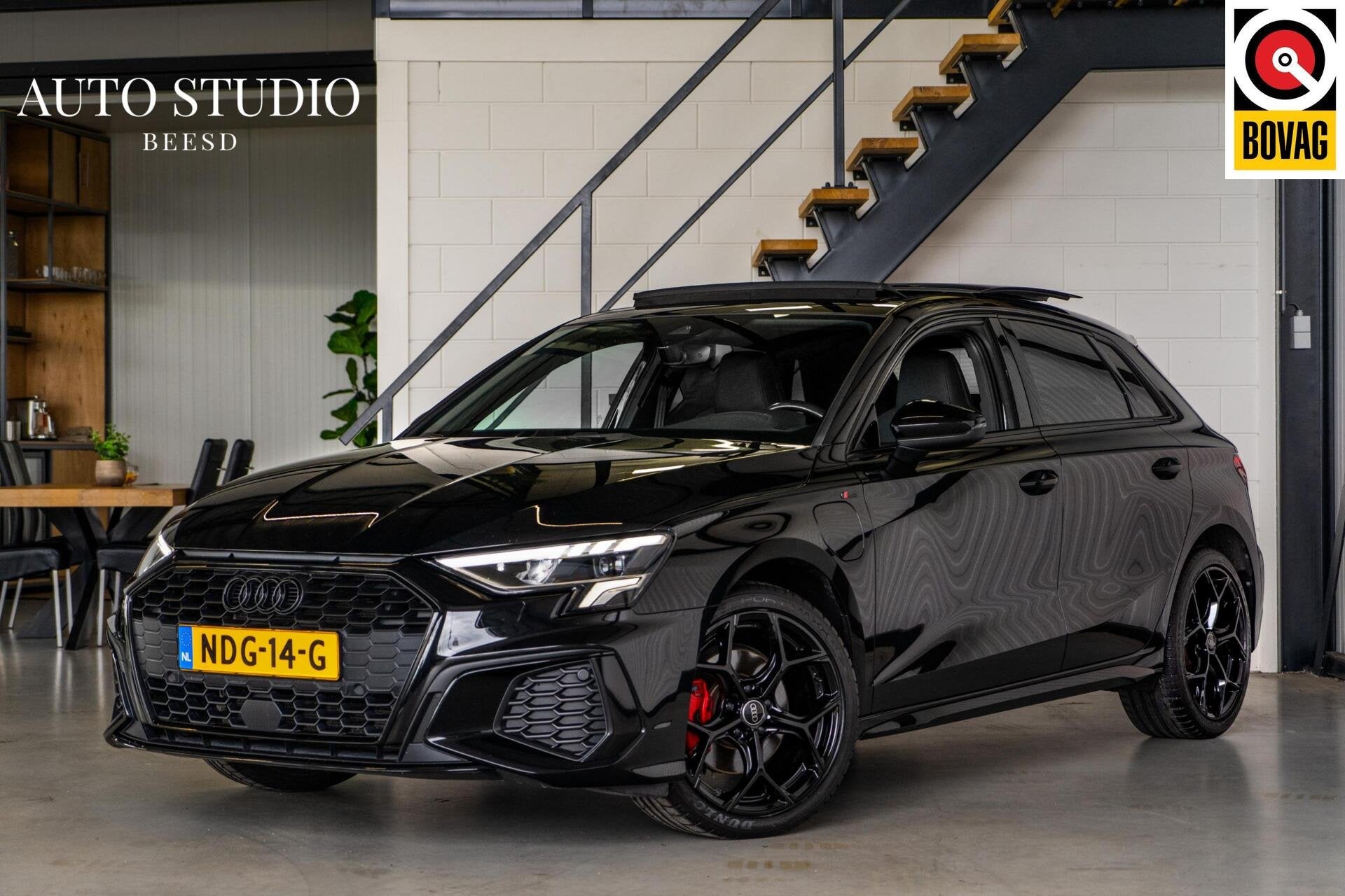 Audi A3 Sportback 40 TFSI e S line | Pano | Rood stiksel | A, Auto's, Dealer onderhouden, Gebruikt, 4 cilinders, Zwart