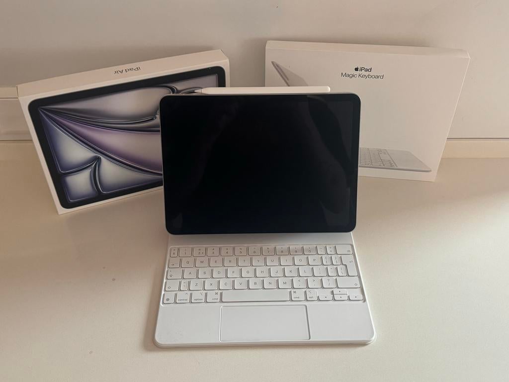 iPad Air M3 256GB Space Grey incl. Keyboard & Pencil Pro, Computers en Software, Apple iPads, Zo goed als nieuw, Apple iPad Air