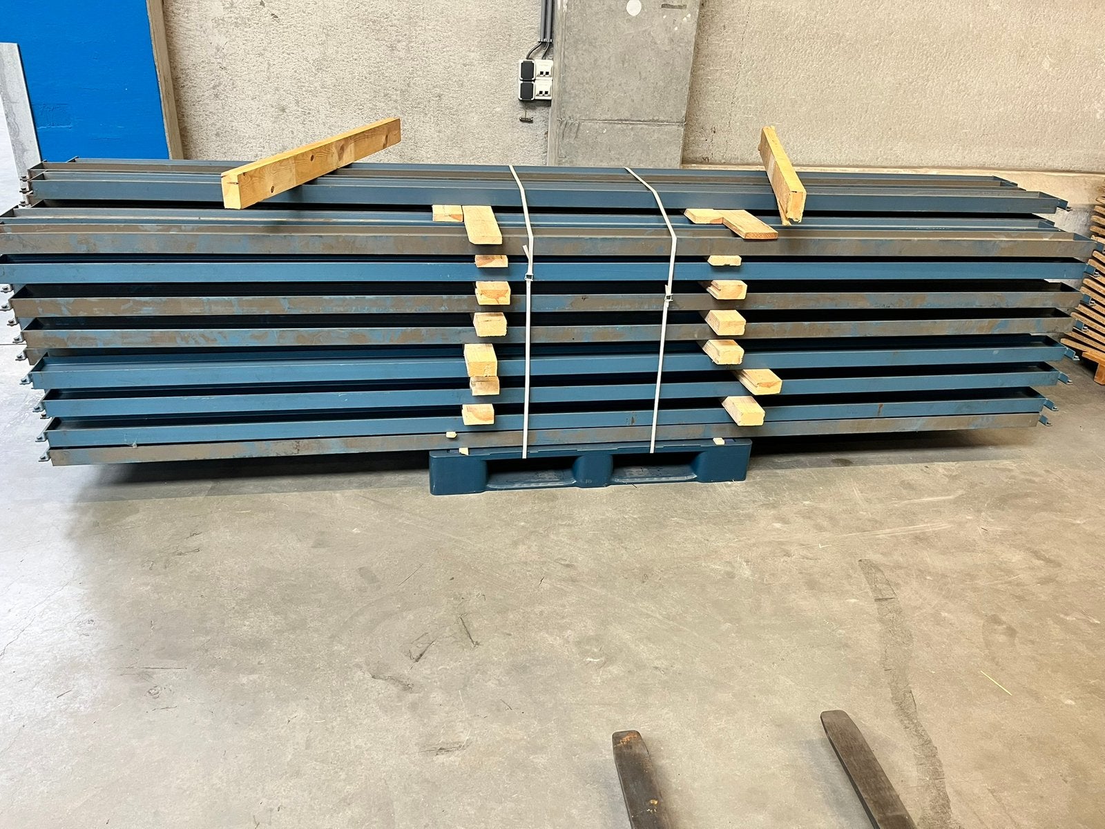 Hovuma palletstelling liggers 360x12cm 3000kg draagvermogen, Ophalen, Zo goed als nieuw