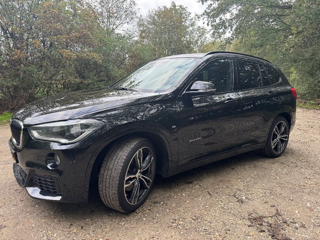 BMW X1 xDrive20i 192PK xDrive MSport|Pano|Leder|HUD|Automaat, Auto's, 1998 cc, 2000 kg, Zwart, Leder