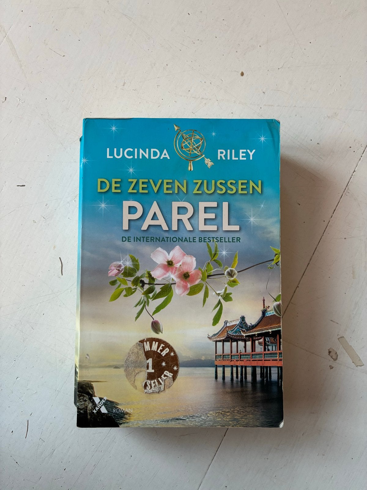 De Zeven Zussen: Parel - Lucinda Riley (Zesde druk 2019), Boeken, Ophalen of Verzenden, Gelezen, Nederland