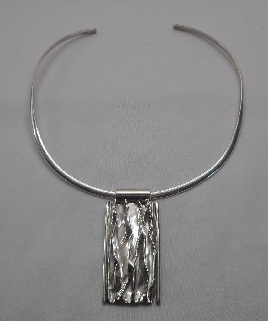 Zilveren spang met grote modernist hanger nr.346, Met hanger, Verzenden, Zo goed als nieuw, Zilver