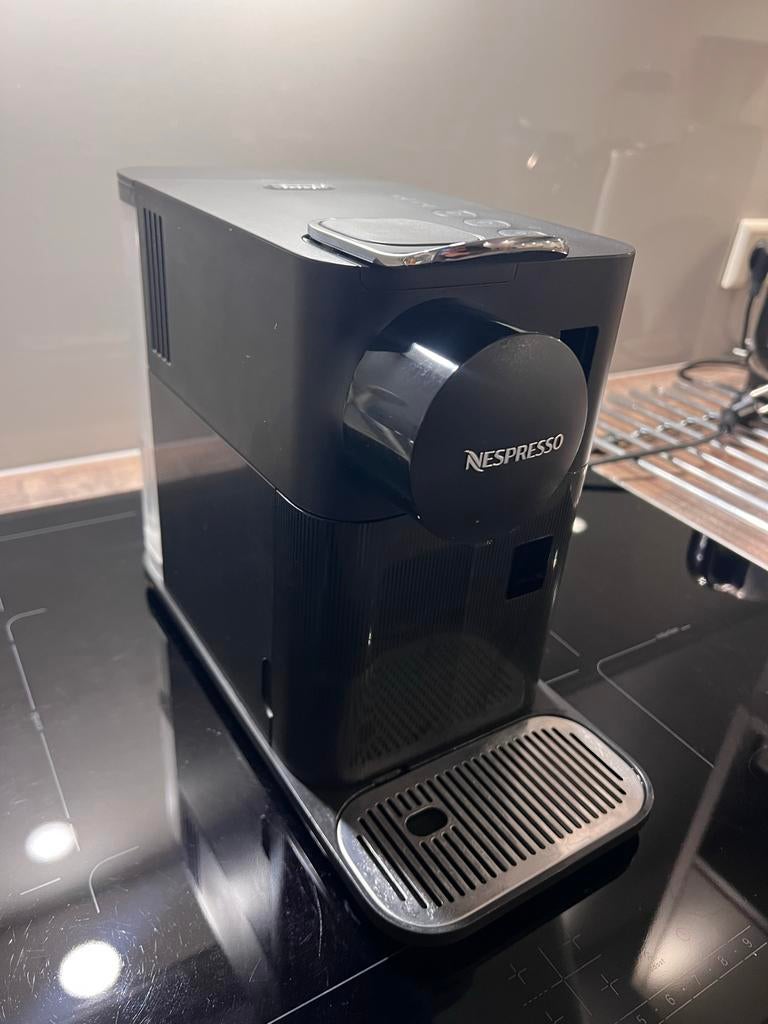 Nespresso koffie apparaat, Witgoed en Apparatuur, Koffiezetapparaten, Ophalen of Verzenden, Gebruikt, Koffiemachine, Koffiepads en cups