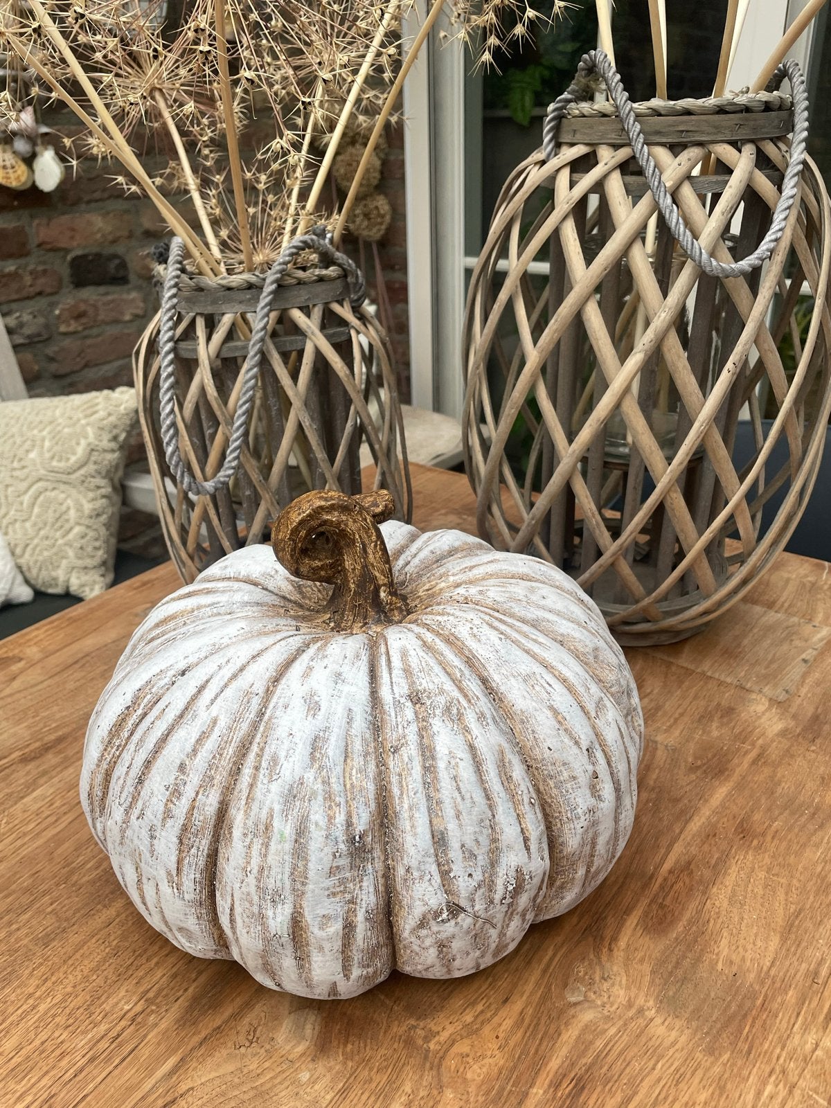 Grote keramieken pompoen, wit/bruin, 30 cm doorsnede, Huis en Inrichting, Ophalen, Nieuw, Meerkleurig, Steen/keramiek