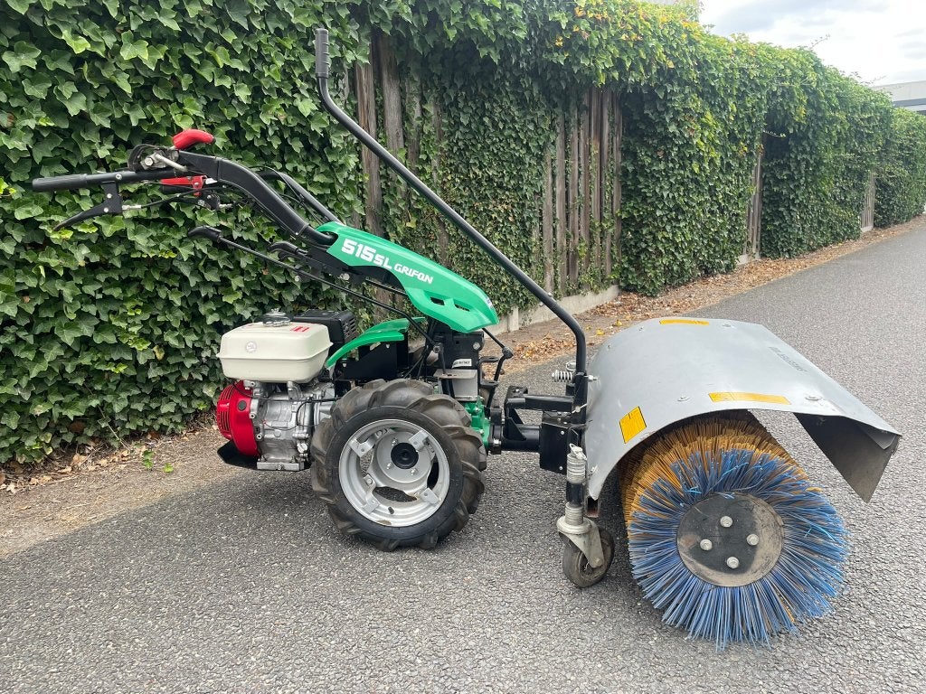 Gebruikt Ferrari 515 SL Grifon veegmachine + sneeuwschuif, Gebruikt, Info@reekers-tuinmachines.nl, Ferrari, Ophalen