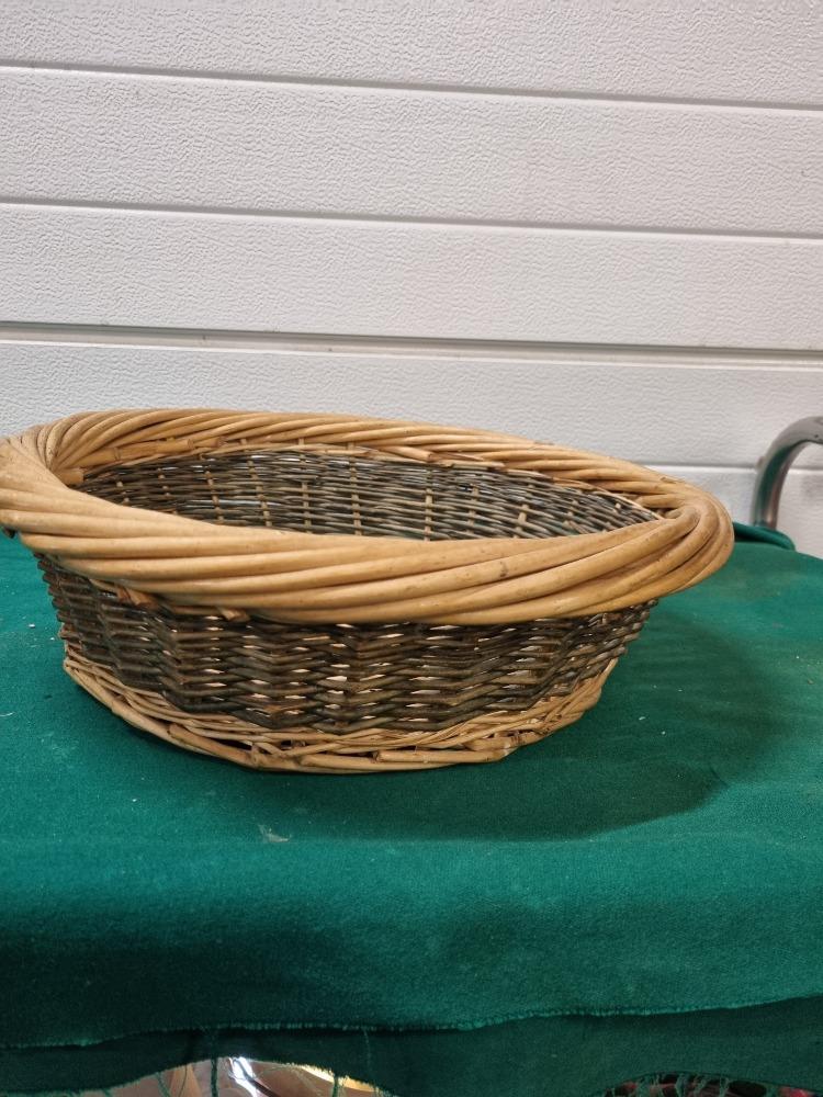 mand riet rond 2 kleurig groot, Huis en Inrichting, Woonaccessoires | Schalen en Manden, Ophalen of Verzenden, 'T Olde Gre-j, Info@toldegrej.nl