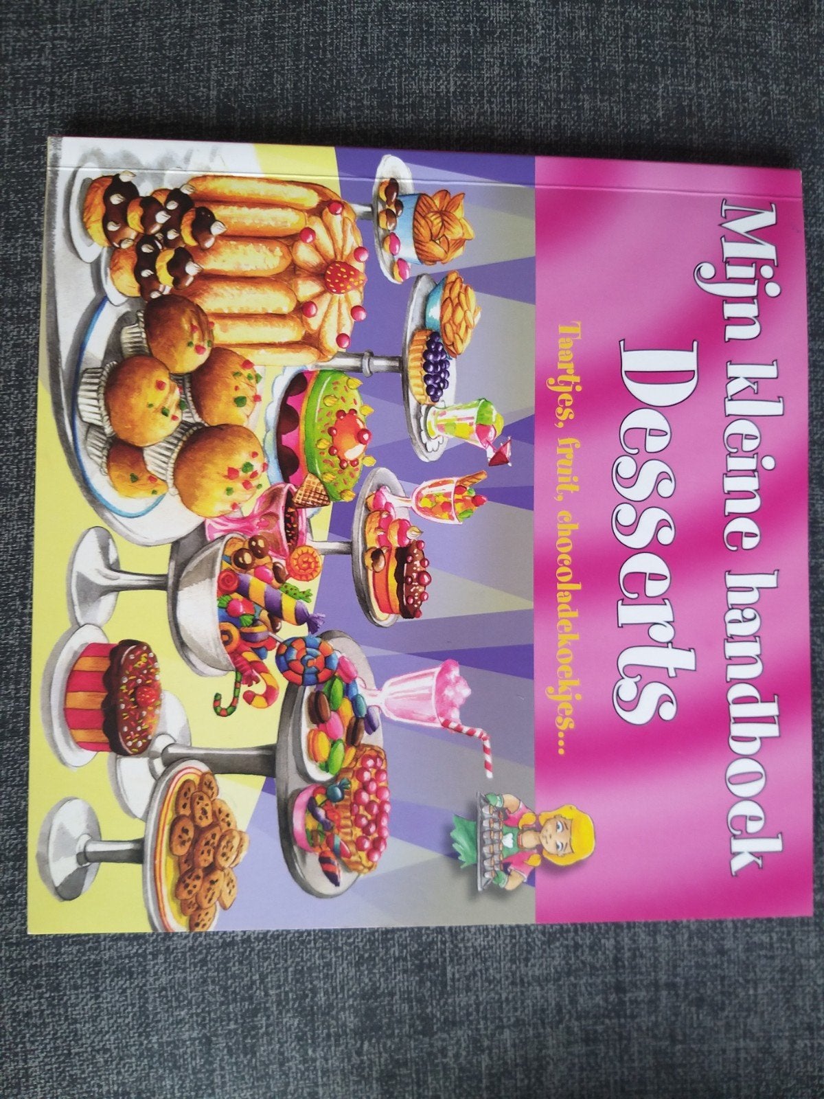 Mijn kleine handboek Desserts - Bakboek voor kinderen, Ophalen of Verzenden, Gelezen, Taart, Gebak en Desserts