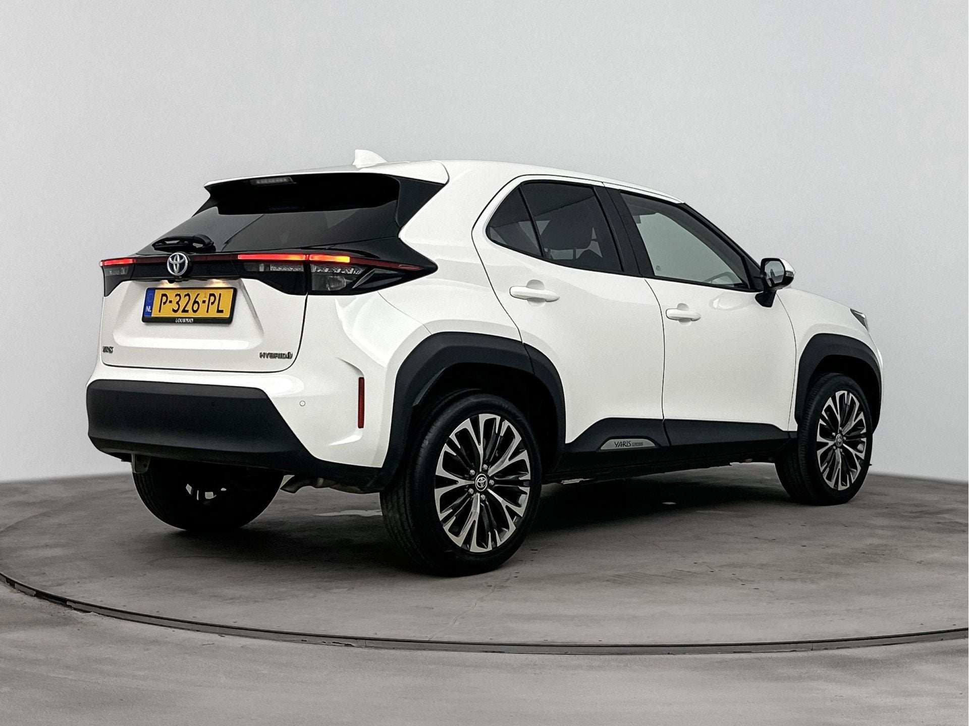 Toyota Yaris Cross 1.5 Hybrid Executive | JBL Audio | Parkee, Auto's, 12 maanden, Automatische klimaatregeling, Gebruikt, Wit