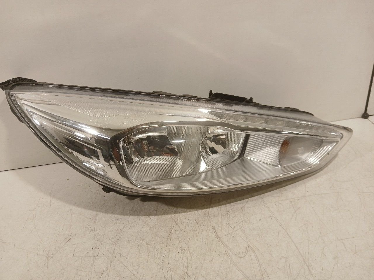 Koplamp rechts Ford Focus, Onderdelen@venauto.nl, Van der Ven Autorecycling B.V., Gebruikt, Ettenseweg 76, 4706 PB Roosendaal, The Netherlands