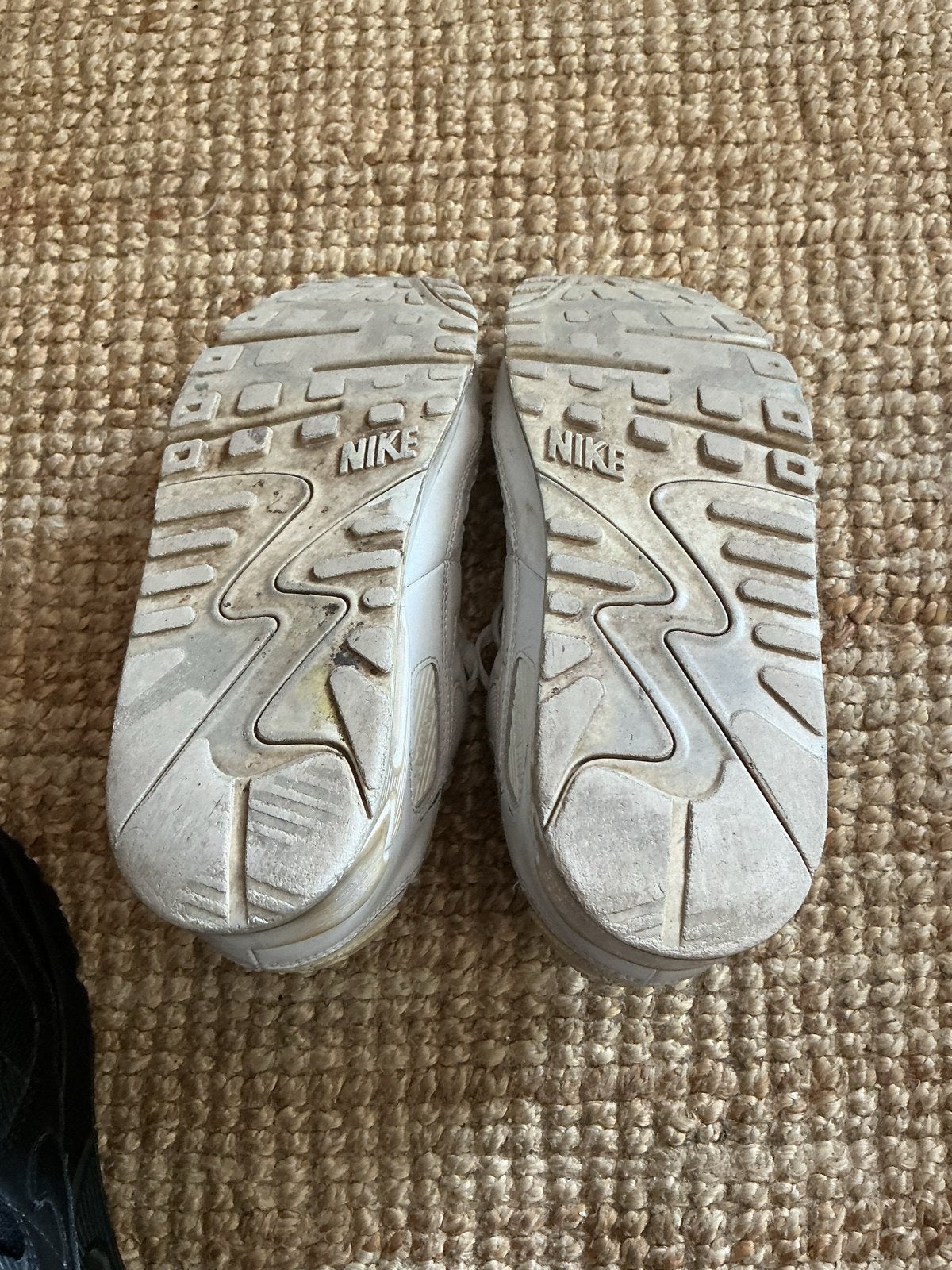 Nike Air Max sneakers maat 44 - Gedragen maar zitten lekker, Ophalen of Verzenden, Gedragen, Wit, Sneakers of Gympen