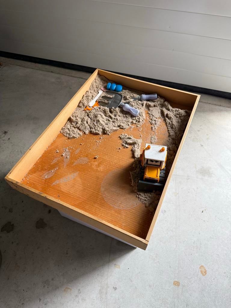Zandbak met magic zand en speelgoed, Ophalen, Gebruikt