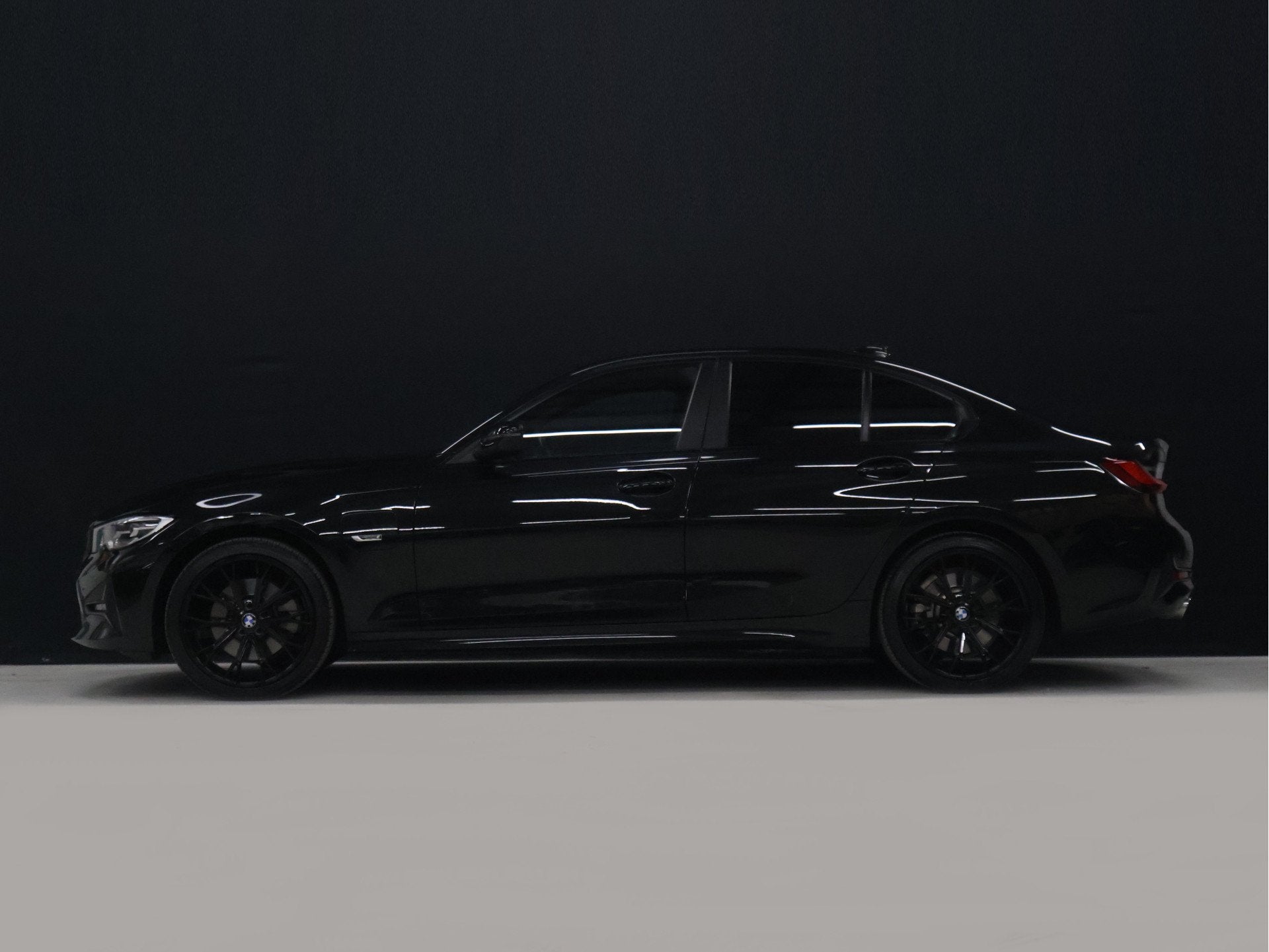 BMW 3-serie 320e Business Edition Plus [APPLE CARPLAY, ANDRO, Automaat, Gebruikt, 4 cilinders, Zwart