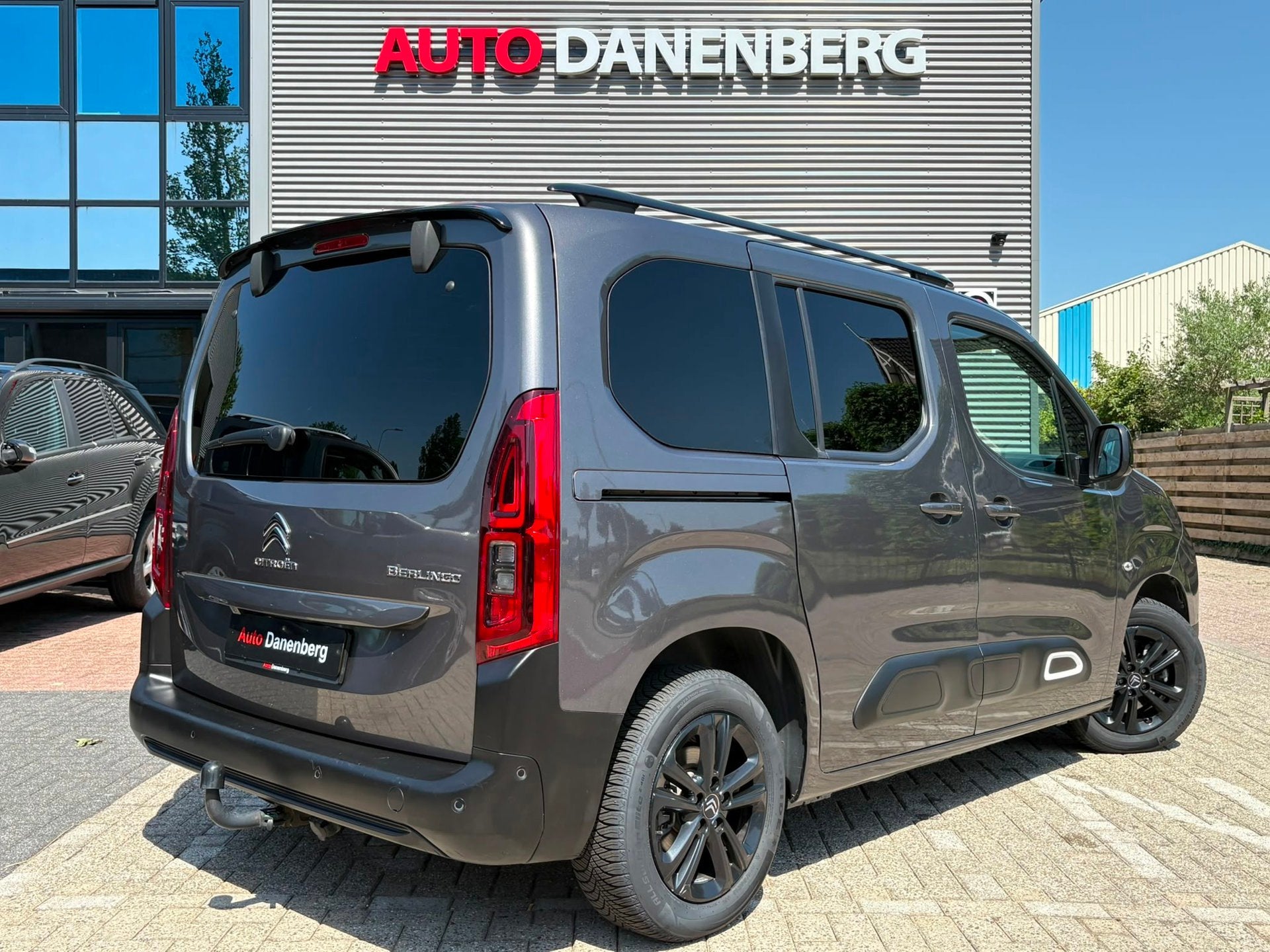 Citroen BERLINGO 1.2 PureTech Shine,Camera,Car-PlayAUTOMAAT,, Auto's, Dealer onderhouden, 1199 cc, Origineel Nederlands, Nieuw