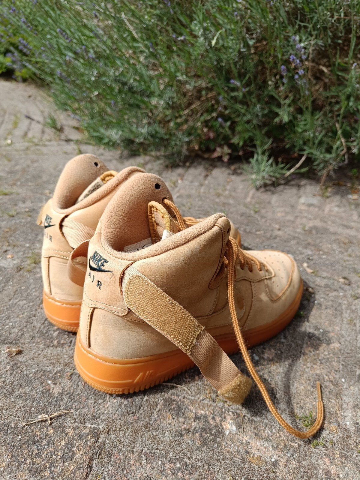 Nike Air Force 1 Maat 40 suède ligt bruin, Ophalen of Verzenden, Zo goed als nieuw, Sneakers of Gympen