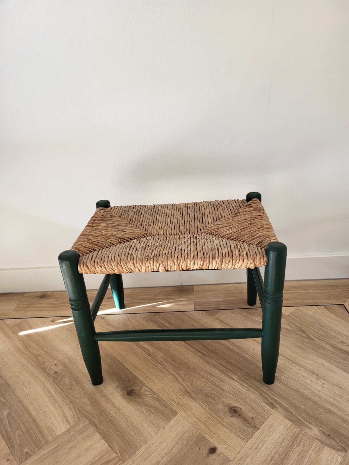 vintage houten kruk met rotan/rieten zitting, Ophalen, Hout