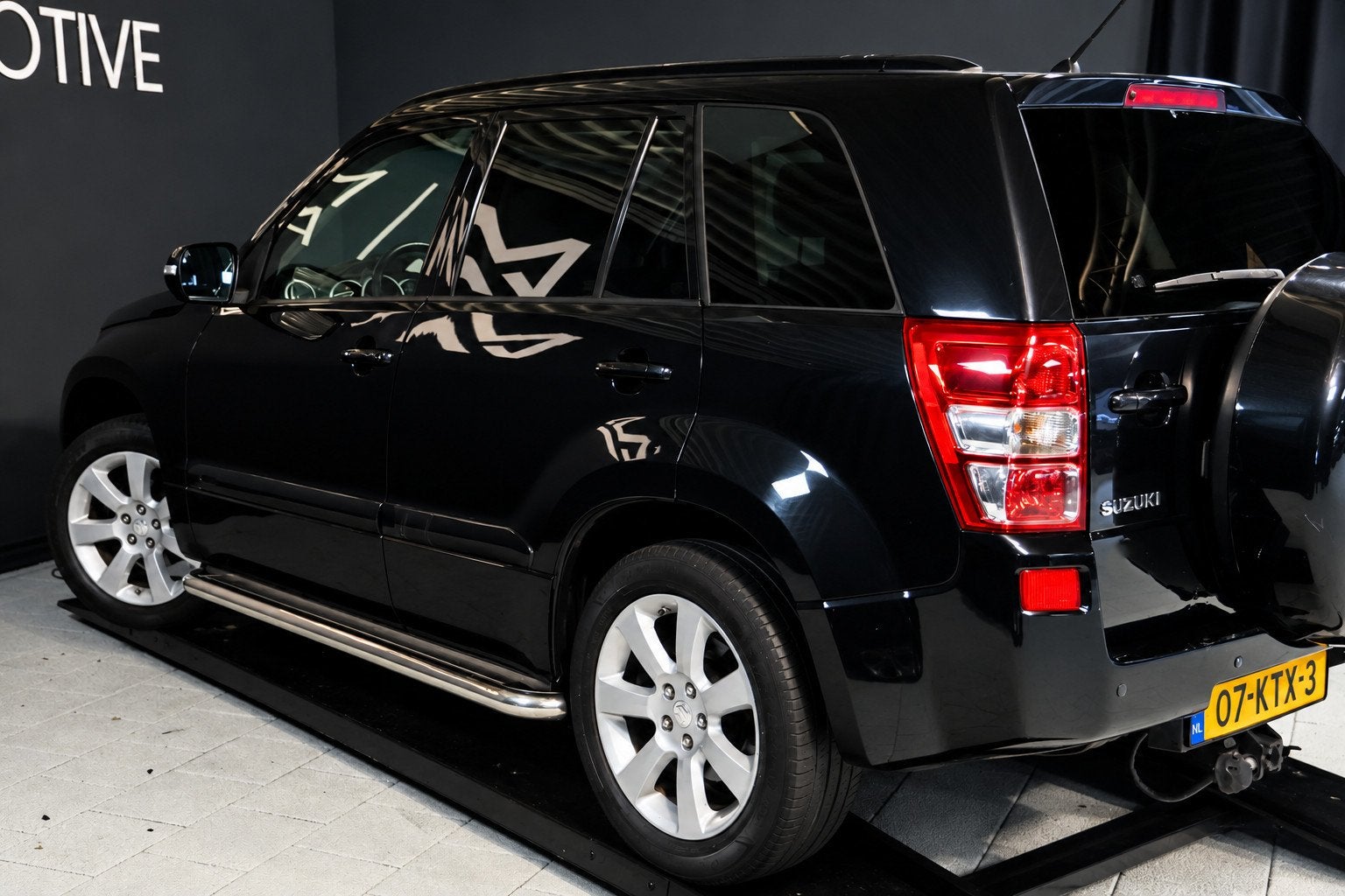 Suzuki Grand Vitara 2.4 High Executive / SCHUIFDAK / KEYLESS, Dealer onderhouden, Gebruikt, Zwart, 4 cilinders