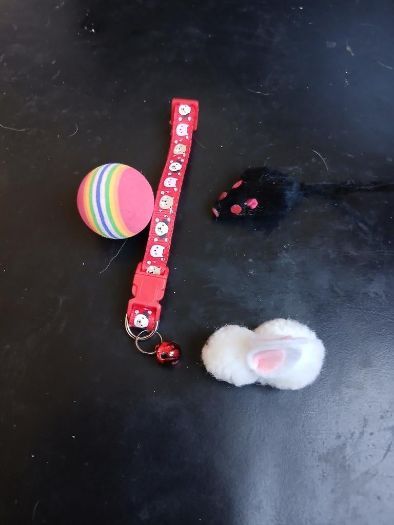 Vier leuke katten speeltjes nr 784, Dieren en Toebehoren, Kattenspeelgoed, Ophalen of Verzenden, Zo goed als nieuw, Speelmuis