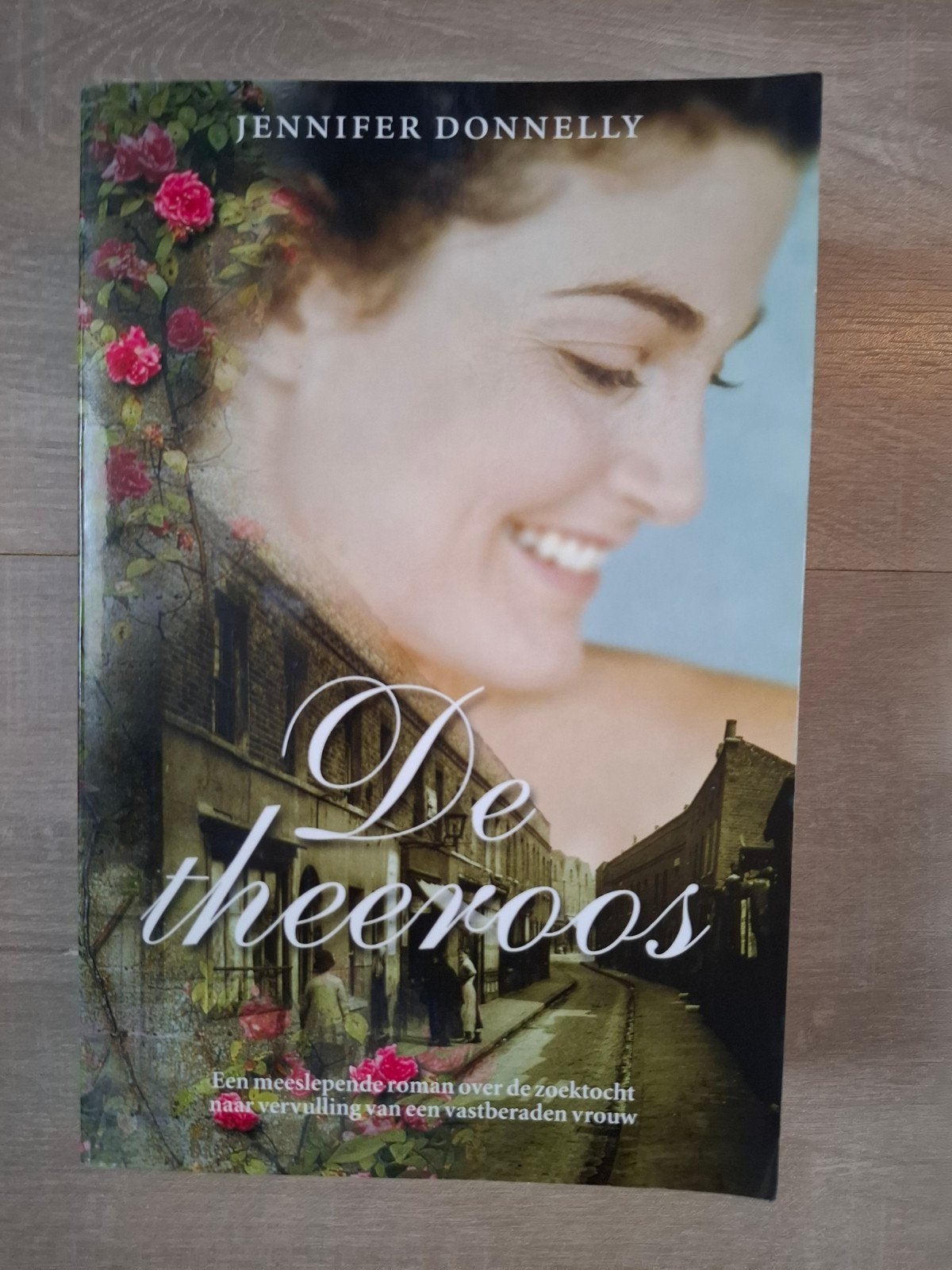 De Theeroos - Jennifer Donnelly (Paperback), Ophalen of Verzenden, Zo goed als nieuw, Jennifer Donnelly, Nederland