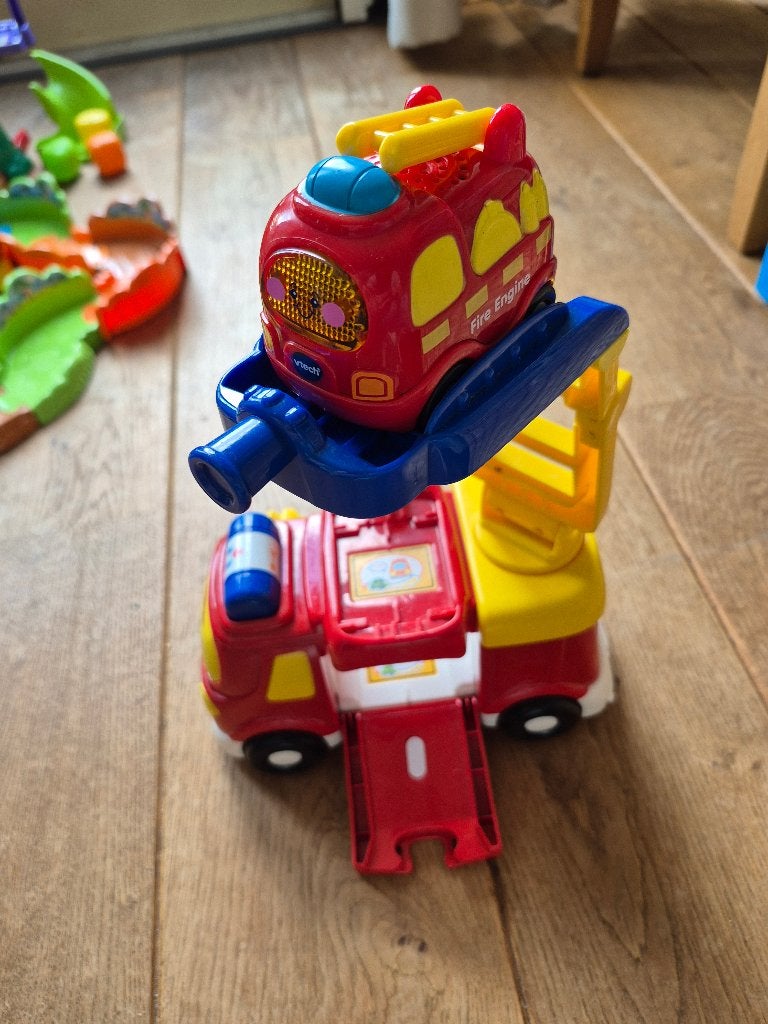 Toet toet auto's de brandweer, Kinderen en Baby's, Ophalen, Zo goed als nieuw, 4 tot 6 jaar
