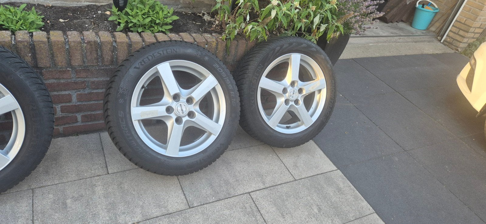 Vredestein winterbanden op Enzo velgen 205/55 R16, Auto-onderdelen, Banden en Velgen, Ophalen, Gebruikt, 16 inch, Banden en Velgen