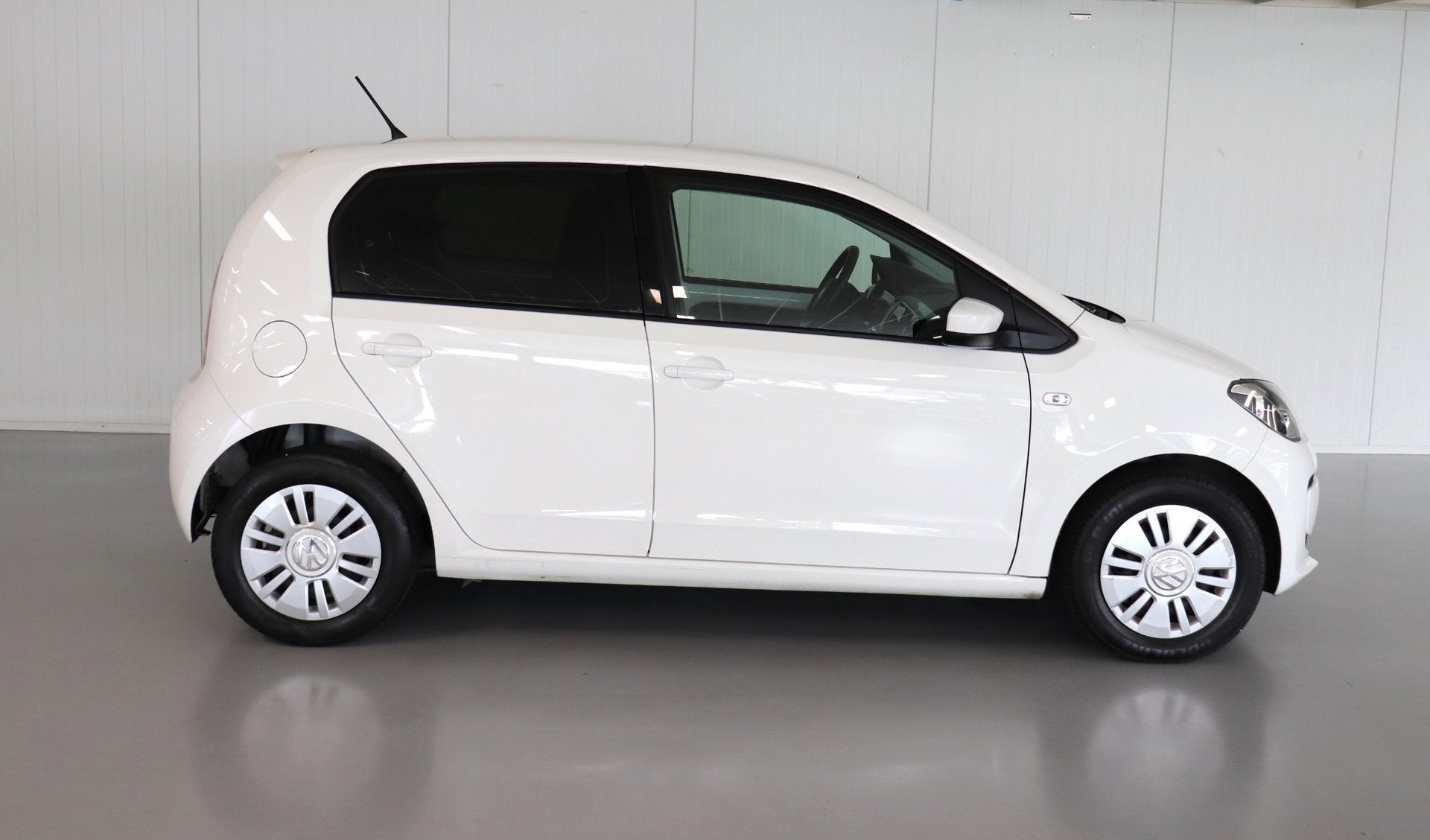 Volkswagen Up! 2015 rijklaar € 7450,-, Euro 5, Stof, Gebruikt, Up!
