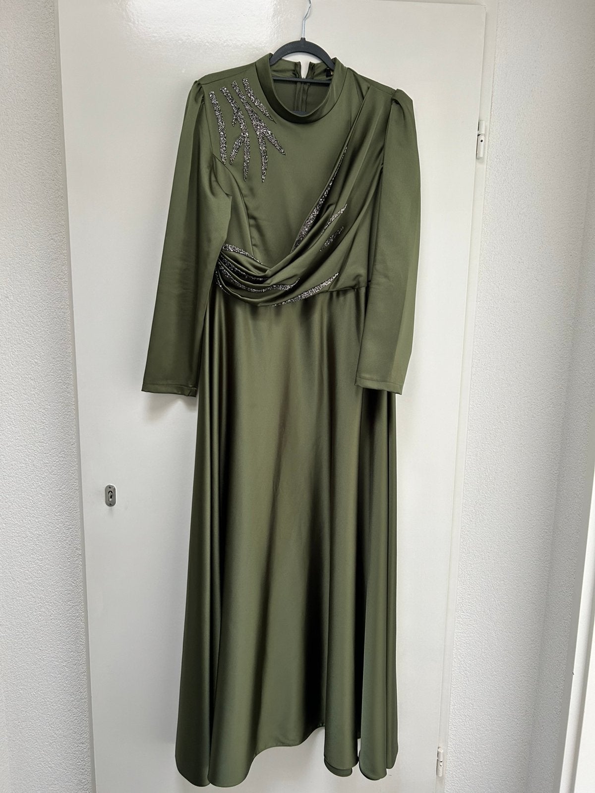 Groene avondjurk, Ophalen, Maat 46/48 (XL) of groter, Gedragen, Onder de knie