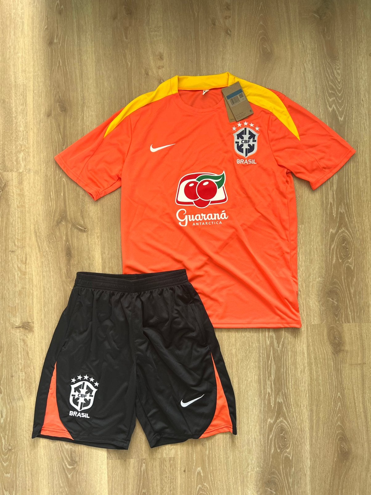 Brazilië trainingsset oranje Maat M, Maat 48/50 (M), Nieuw, Oranje, Ophalen of Verzenden