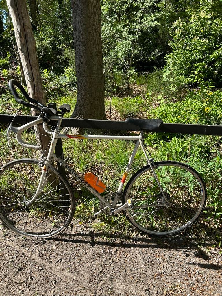Twee Peugeot retro fietsen (opknapbeurt nodig), Fietsen en Brommers, Fietsen | Racefietsen, Minder dan 10 versnellingen, Gebruikt