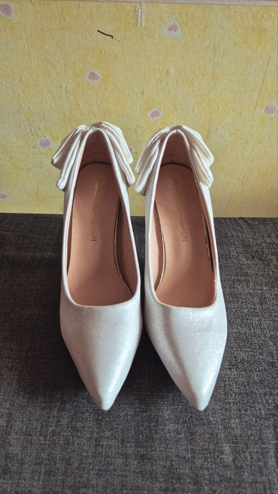 Nieuwe off white parelmoer pumps maat 37, Kleding | Dames, Schoenen, Pumps, Wit, Nieuw, Ophalen of Verzenden